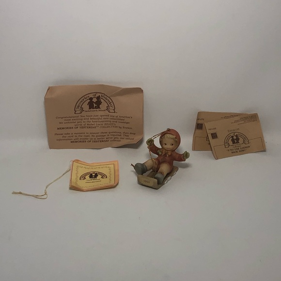 Enesco Other - Memories of Yesterday Small Ornament